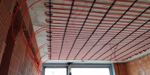 Montáž závesných mechanizmov na strop s chladením